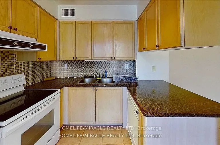 887 Bay St #304 — Photo 11