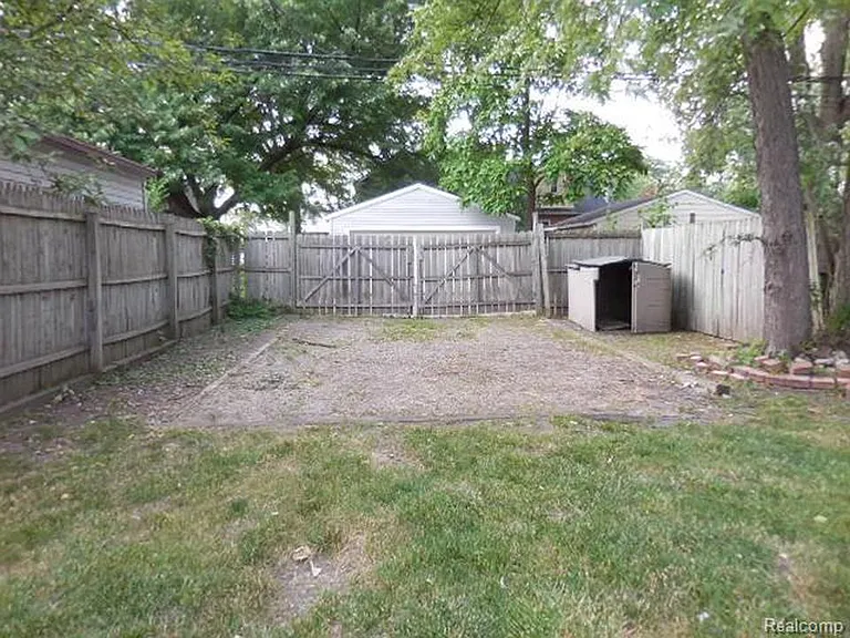 279 Vester St — Photo 16
