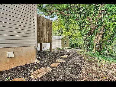 3 bed, 1400 sqft, $1,995 — Photo 2