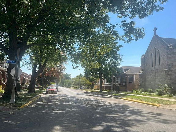 4th image of 2331 Harvey Ave