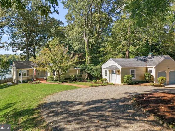 126 Lancaster Rd, Irvington, VA 22480