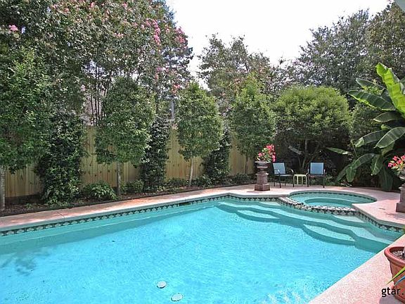 3rd image of 3615 Oak Leaf Cir