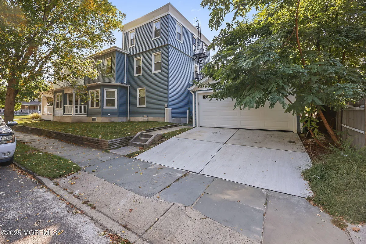 Building Photo - 601 4th Ave #1