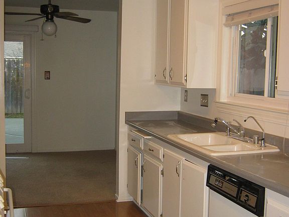 2nd image of 212 Mackay Ave