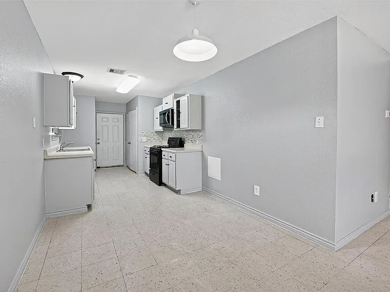 11411 Roandale Dr — Photo 11