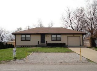 433 Muncie Rd, Leavenworth, KS 66048