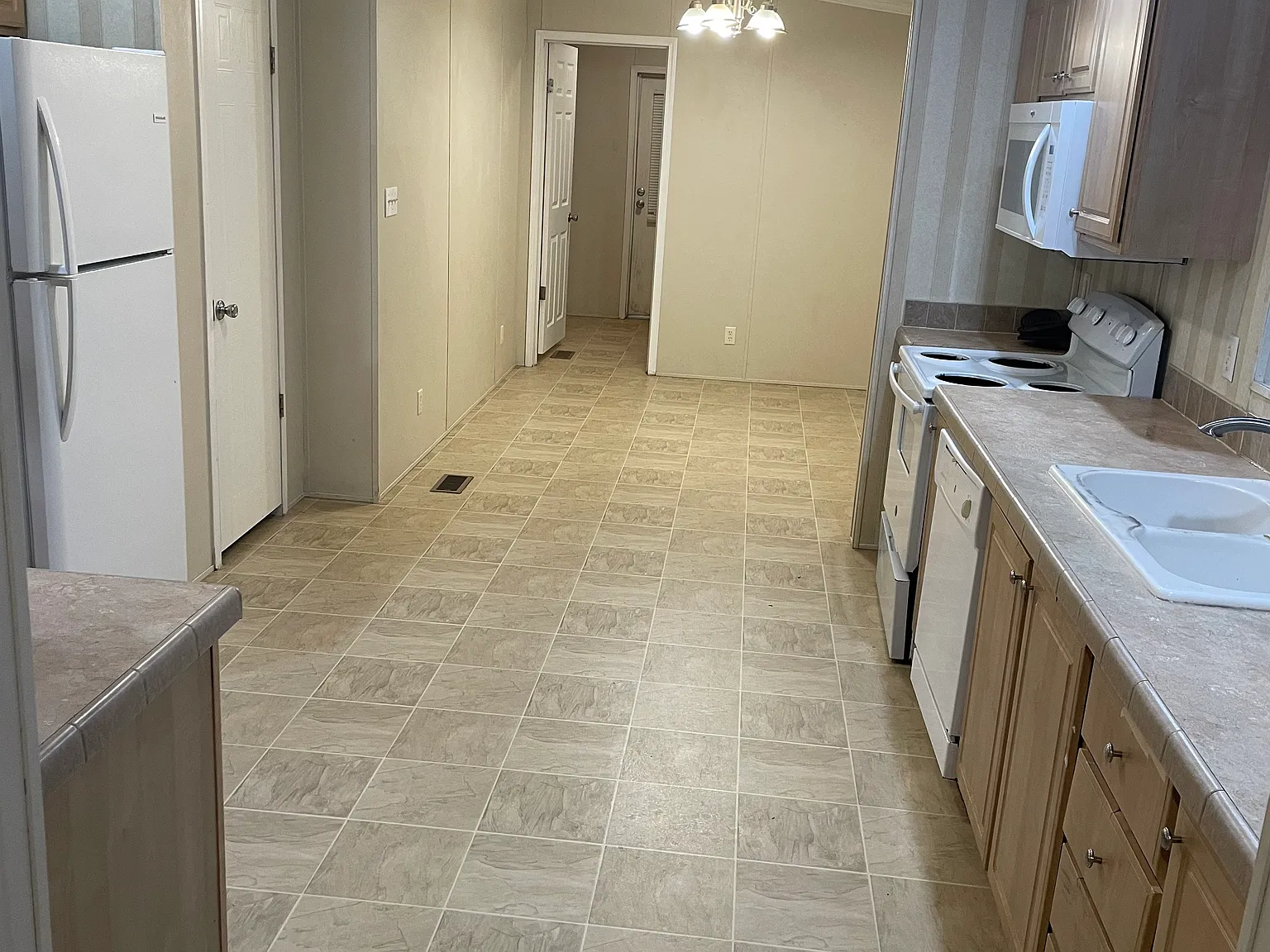 3 bed, 1450 sqft, $1,295 — Photo 4