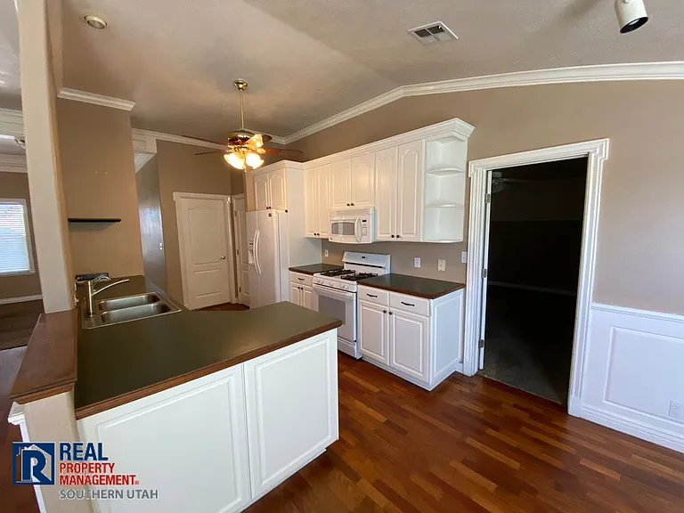 196 N 2270 E — Photo 2