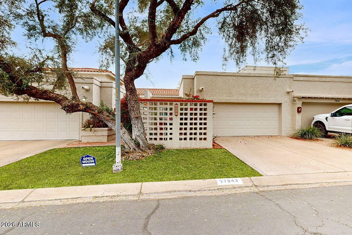 2 bed, 2.0 bath, 1274 sqft, $2,500 — Photo 1
