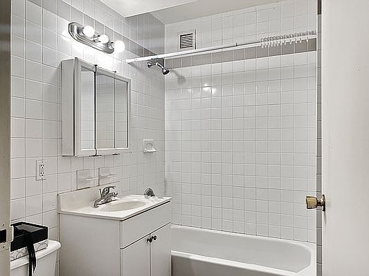 4th image of 107 E 102nd St #3F