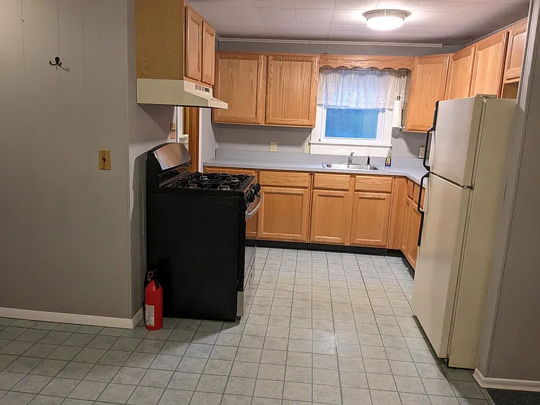 57 Colonial Dr — Photo 4