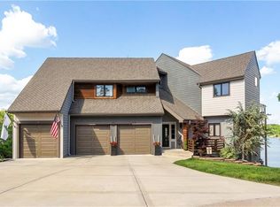 218 NW Locust St, Lees Summit, MO 64064