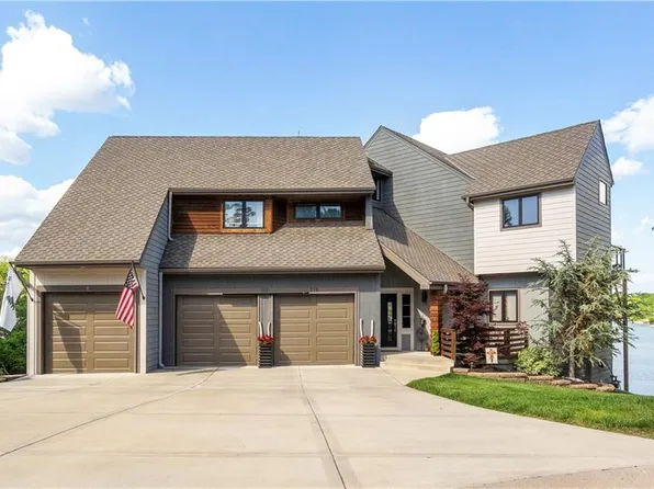 218 NW Locust St, Lees Summit, MO 64064