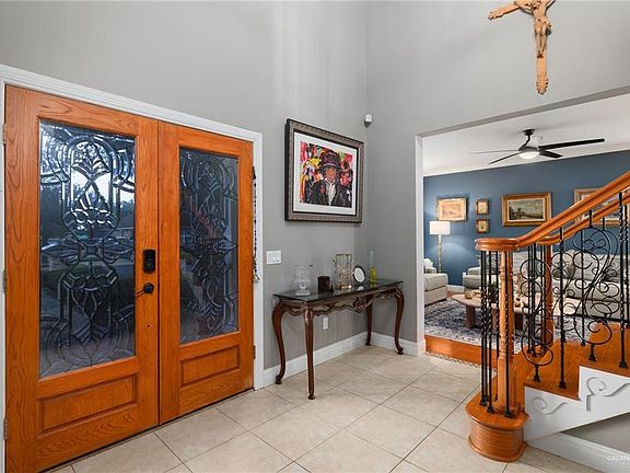 3rd image of 2312 Woodland Dr
