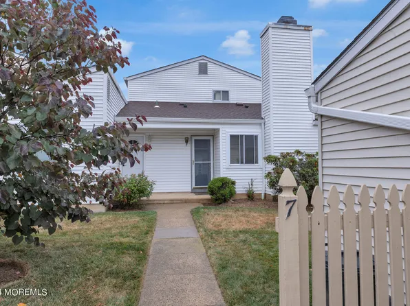 7 Inwood Terrace, Freehold, NJ 07728