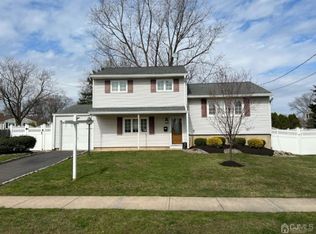 142 Woodland Ave S, Middlesex, NJ 08846