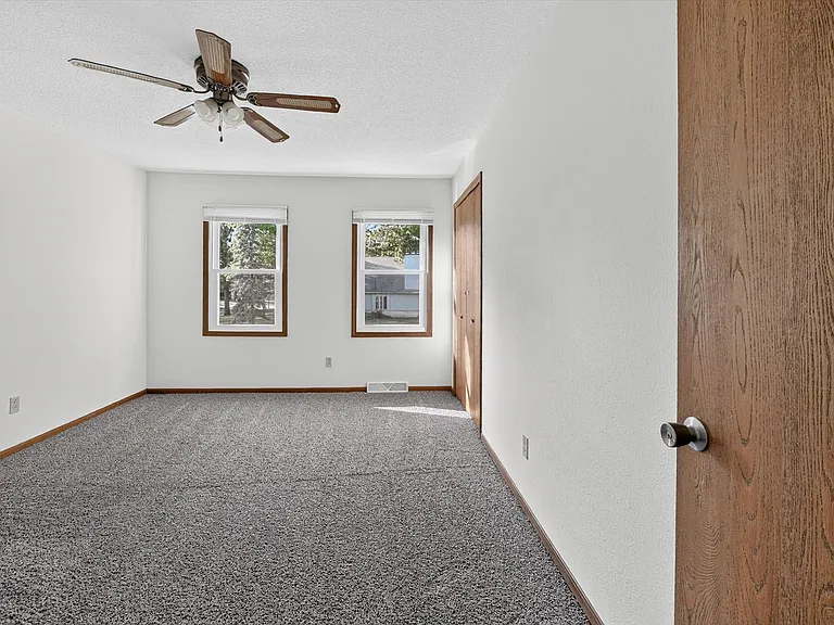 6839-6841 Woodlake — Photo 21