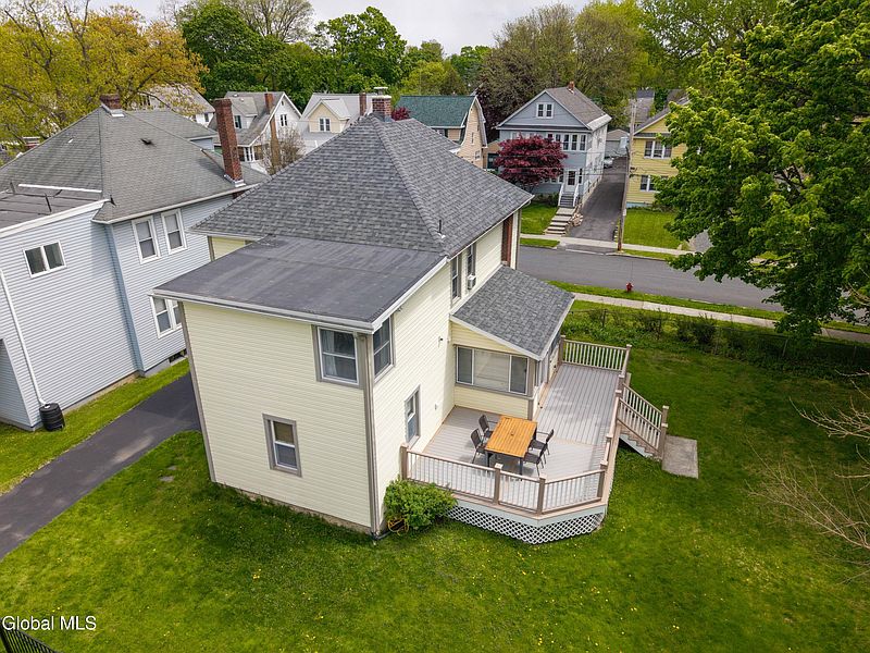 2nd image of 111 Hollywood Avenue