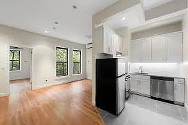 1st image of 330 W 86th St APT 4