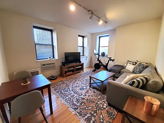 Rented by Teresa Lai, LREB | media 7