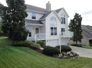 1213 Foxwood Trl, Waukesha, WI 53189
