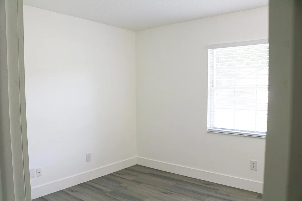 Unit Photo - 2958 S Bermuda Ave #1