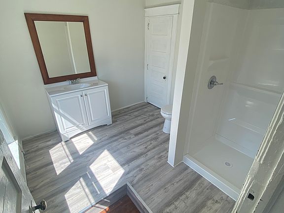 5th image of 131 Orchard Ave #1