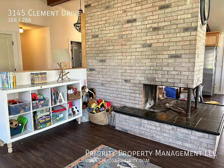 3145 Clement Dr — Photo 3