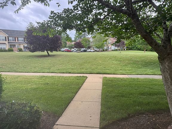 2nd image of 2202 Montgomerie Arch