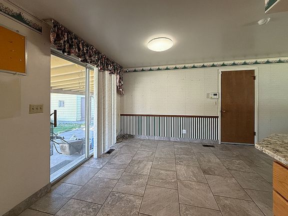 Dining area off kitchen