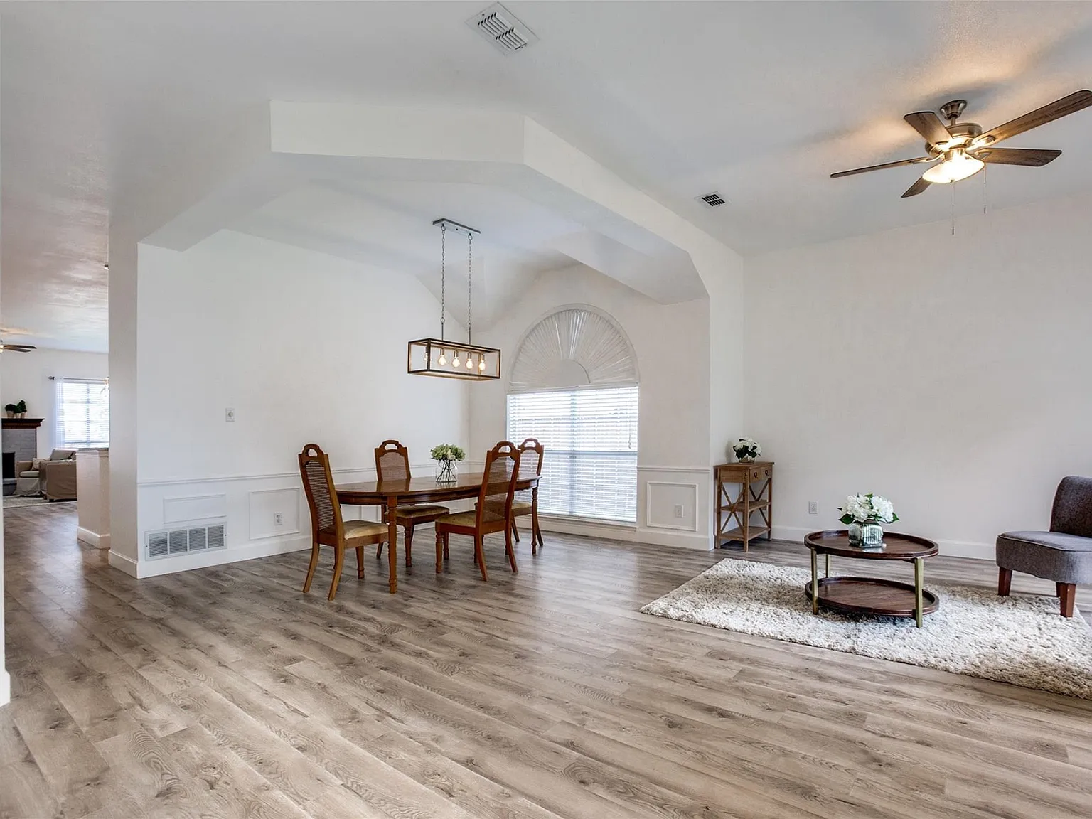 4 bed, 2019 sqft, $3,000 — Photo 3
