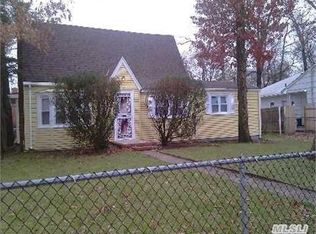 88 Pennsylvania Ave, Roosevelt, NY 11575