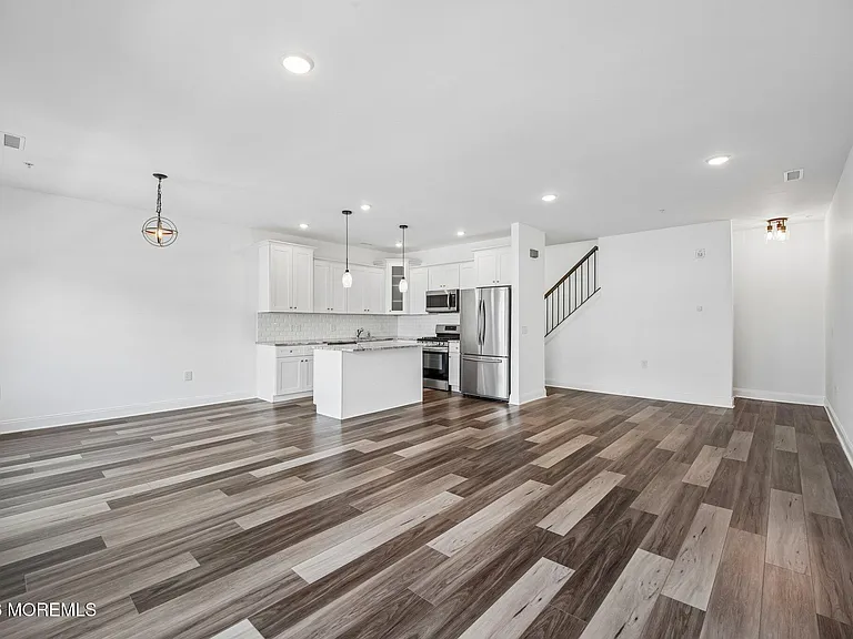 16 Emily Ct — Photo 7
