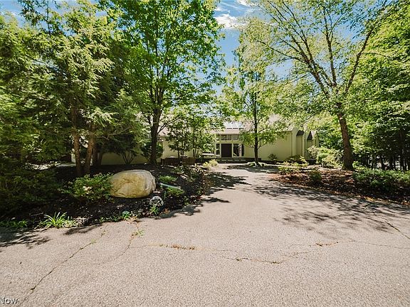 2nd image of 999 Chestnut Run