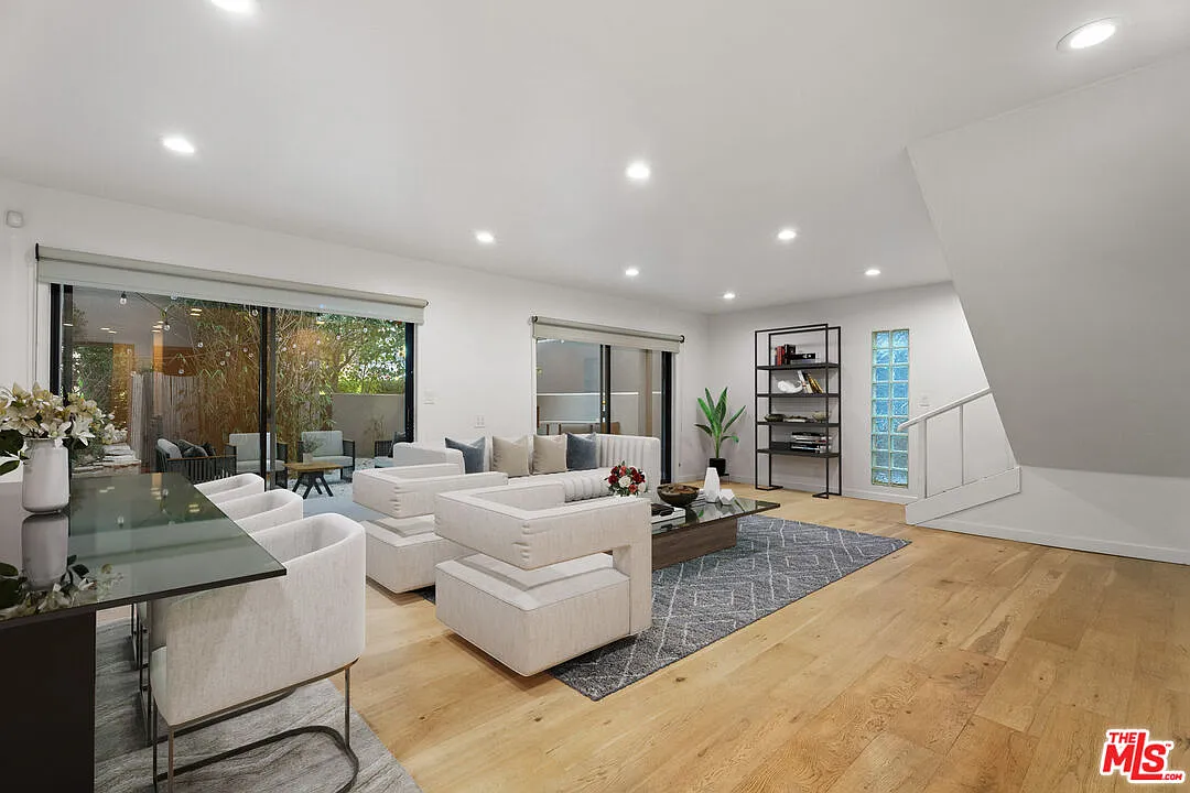 3 bed, 4.0 bath, 1800 sqft, $8,250 — Photo 1
