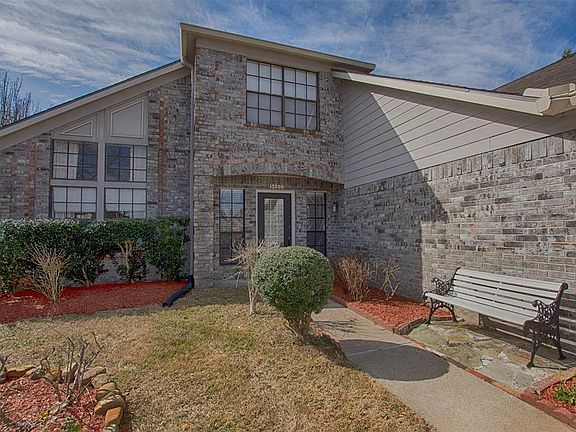 3rd image of 15206 Hillglen Ct