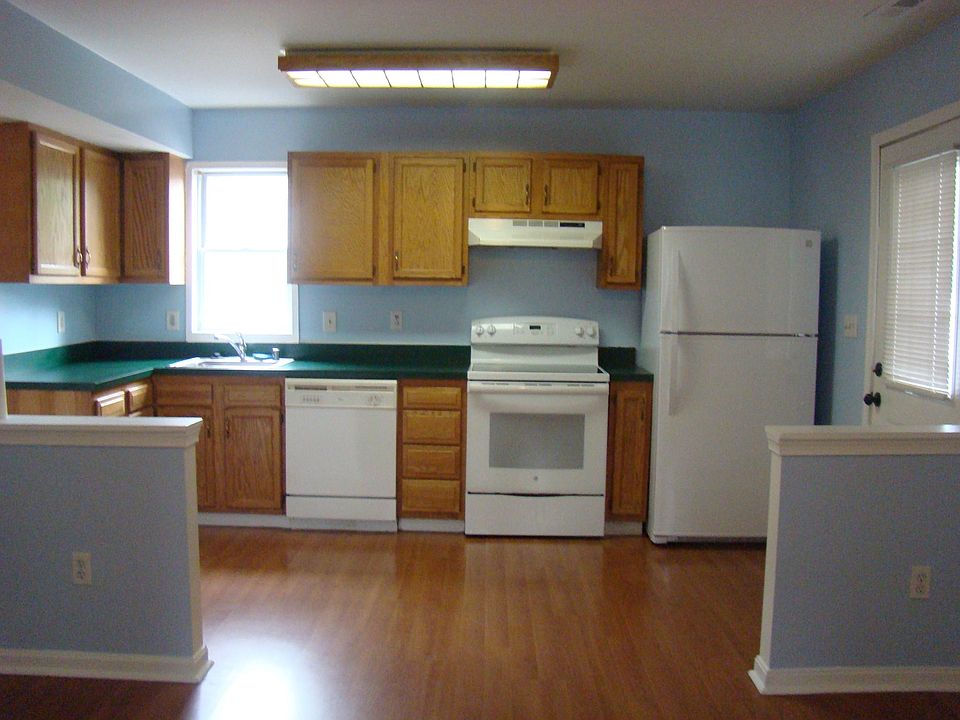 Large eat in kitchen