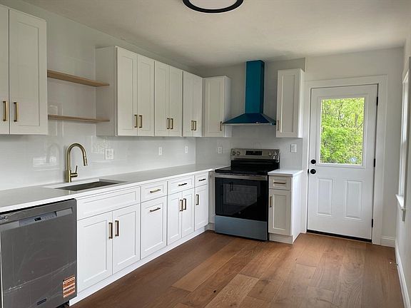 3rd image of 17 Sunnybank Ave