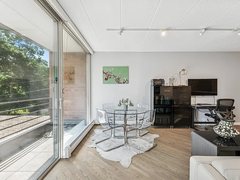 630 Vernon Ave #10 — Photo 5