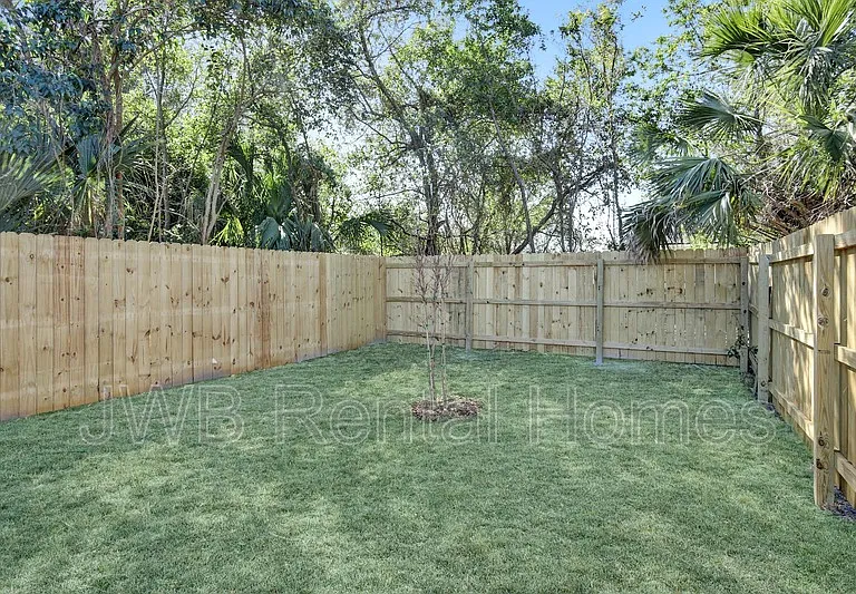 1362 Florida Ave — Photo 11