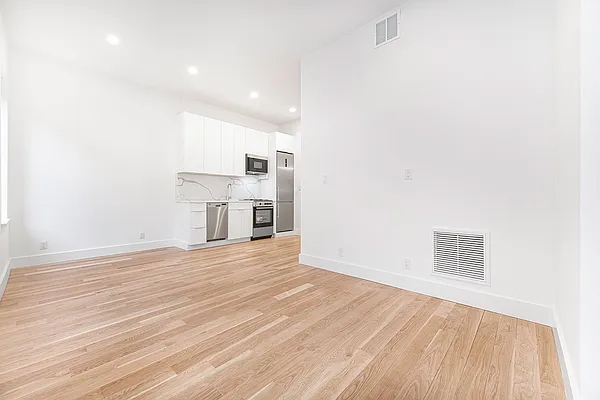 Rented by REAL New York | media 54