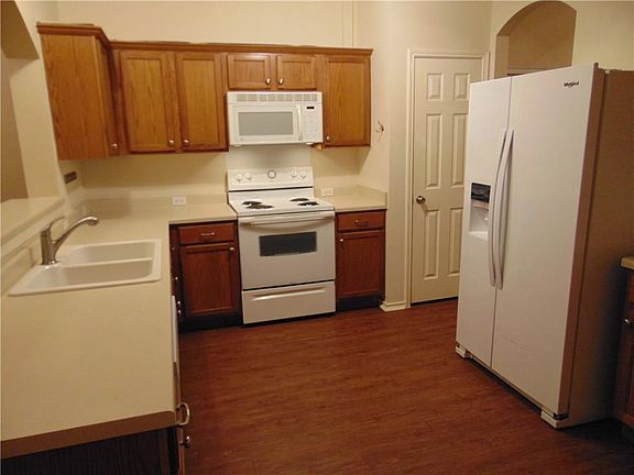 5th image of 127 Brown St