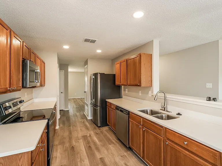 2908 Cottage Ln — Photo 9