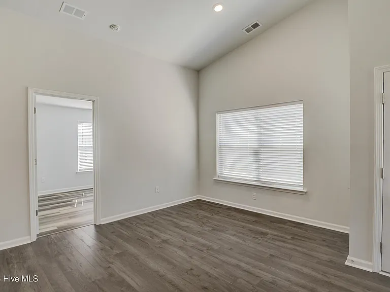 375 Logan St — Photo 7
