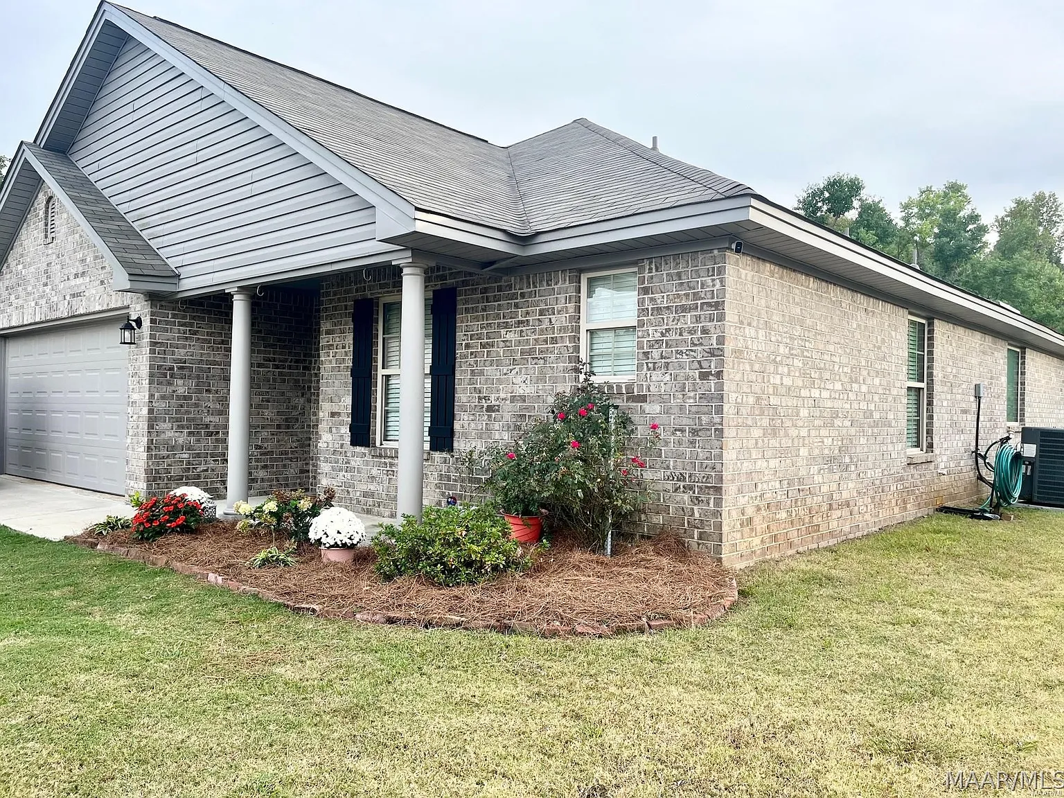 3 bed, 2.0 bath, 1446 sqft, $1,900 — Photo 2