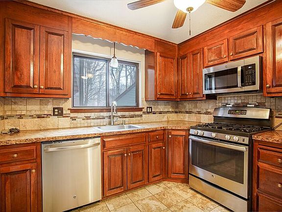 3rd image of 155 Wynwood Dr