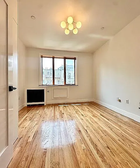 527 Leonard St #2B — Photo 4