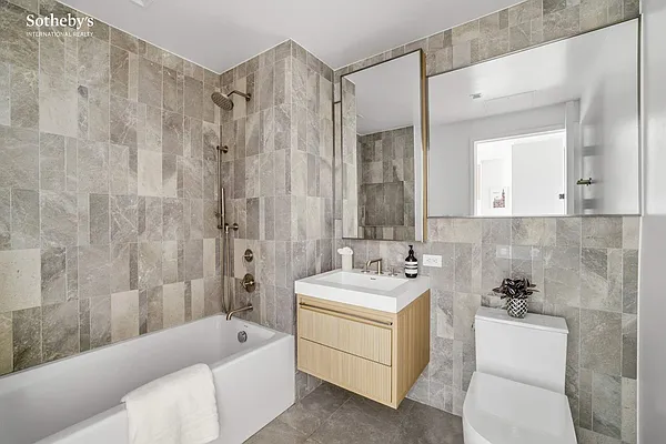 Bathroom, photo 2