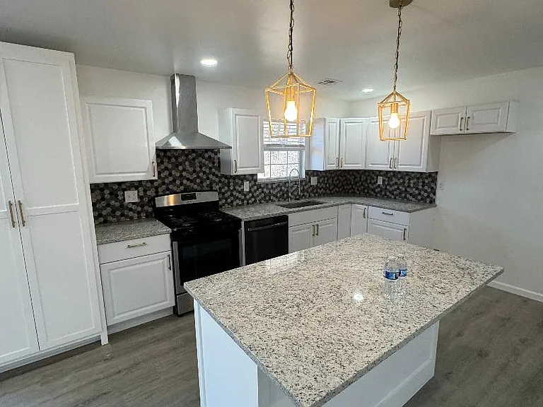 13884 S 303rd Ave — Photo 3