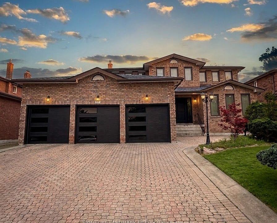 1st image of 11 Ravenhill Cres